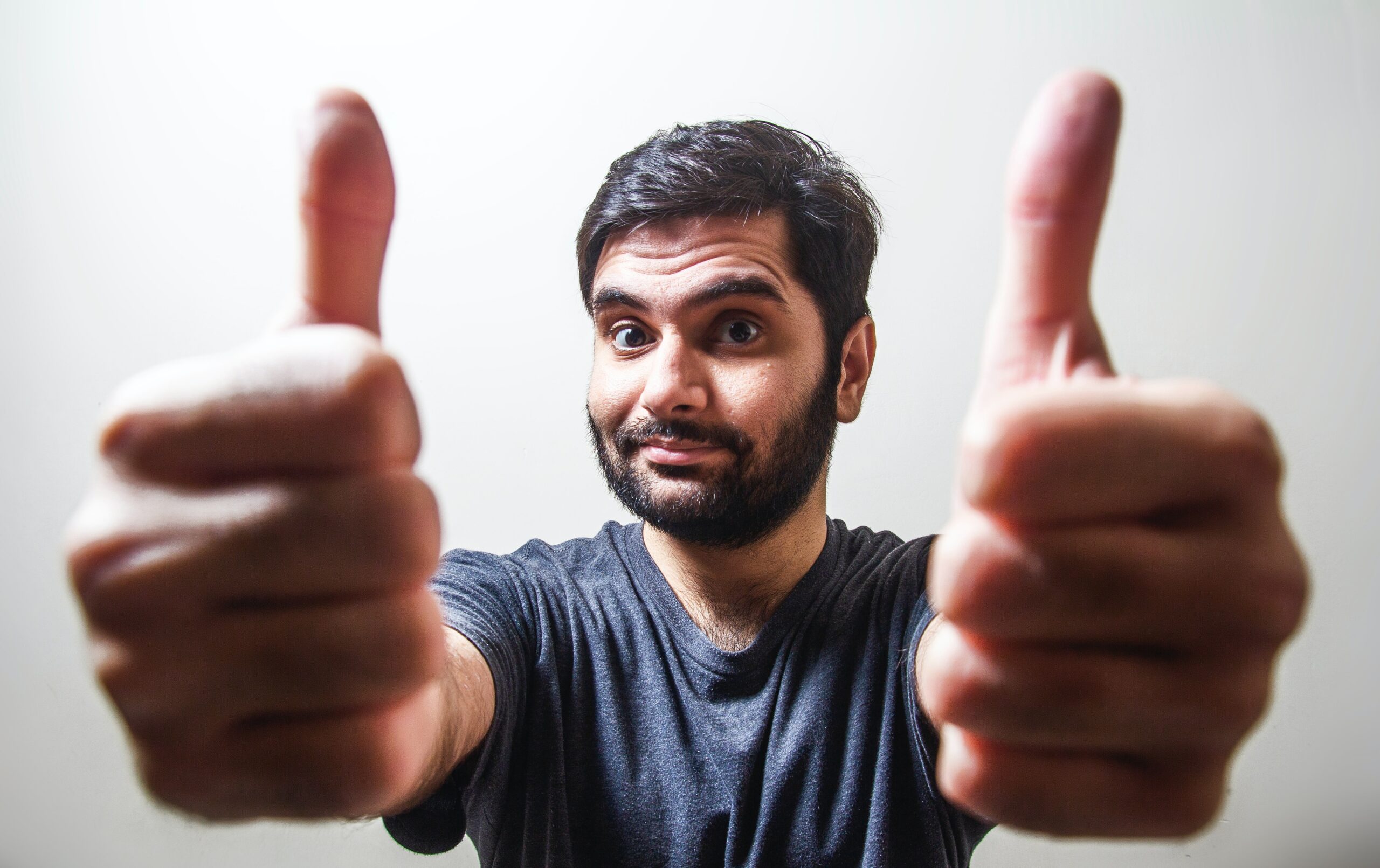 my-life-got-better-after-divorce Man giving 2 thumbs up because he can say, "My life got better after divorce."